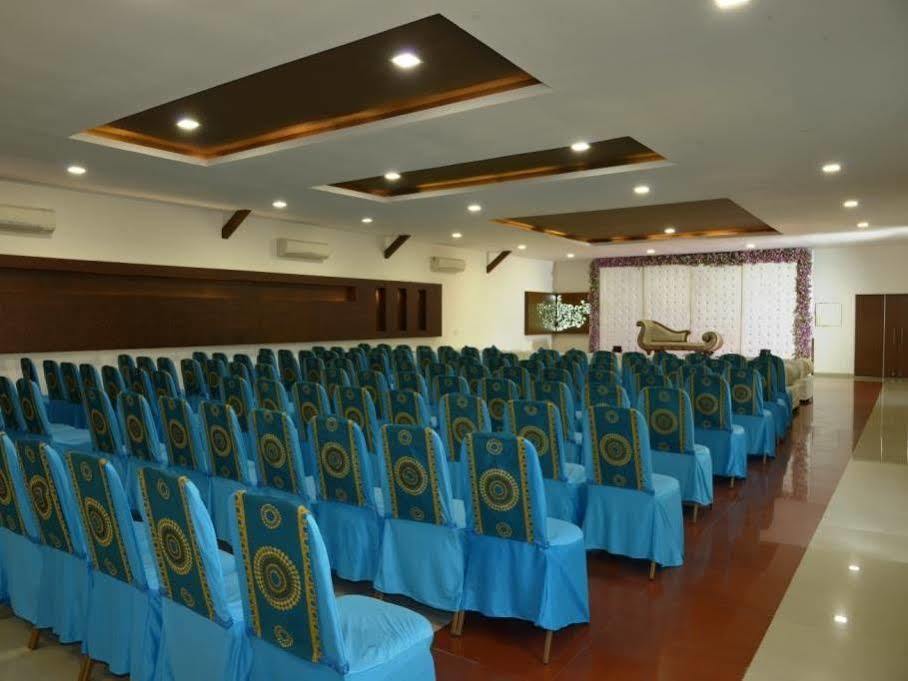 Banyan Paradise Resort Vadodara Esterno foto