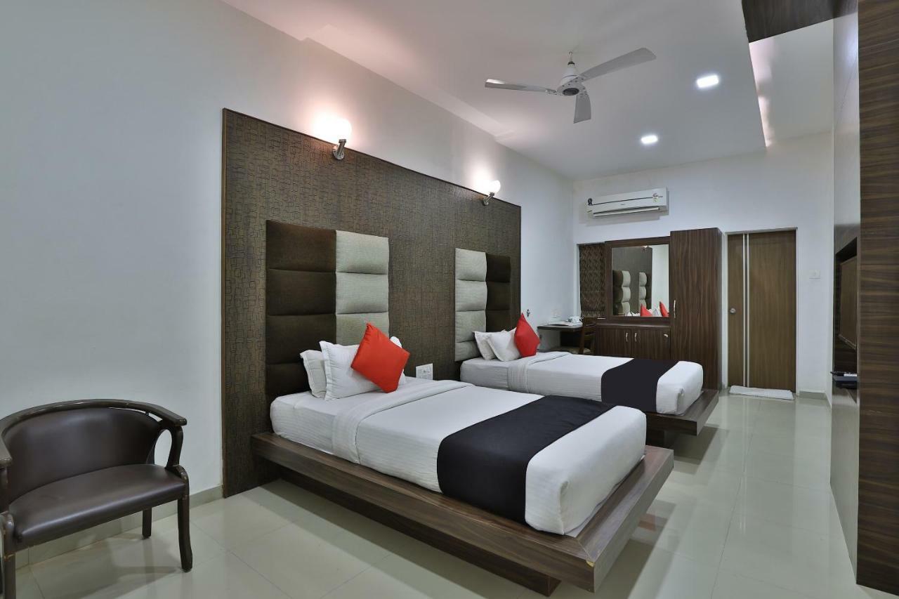 Banyan Paradise Resort Vadodara Esterno foto