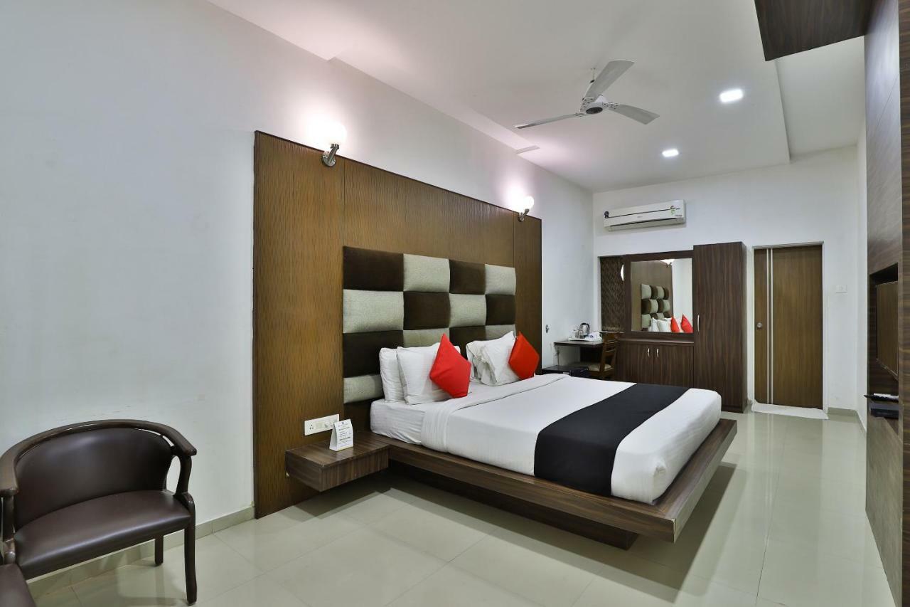 Banyan Paradise Resort Vadodara Esterno foto